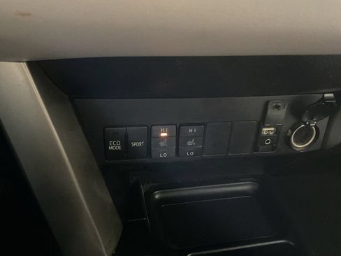 Used 2014 Toyota RAV4 Limited w/ Technology Package AWD/4WD image 4