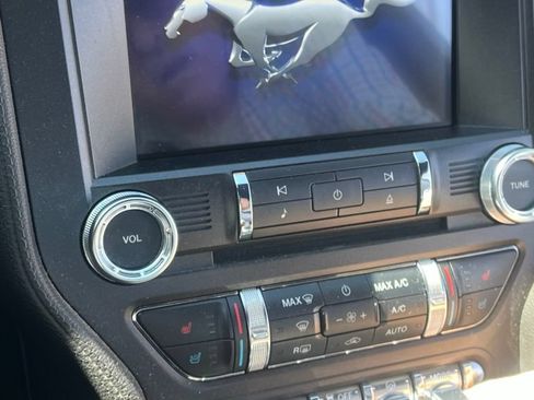 Used 2017 Ford Mustang GT Premium w/ GT Performance Package RWD image 9