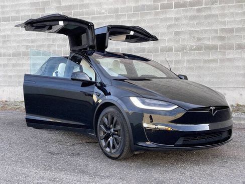Used 2023 Tesla Model X Plaid image 7