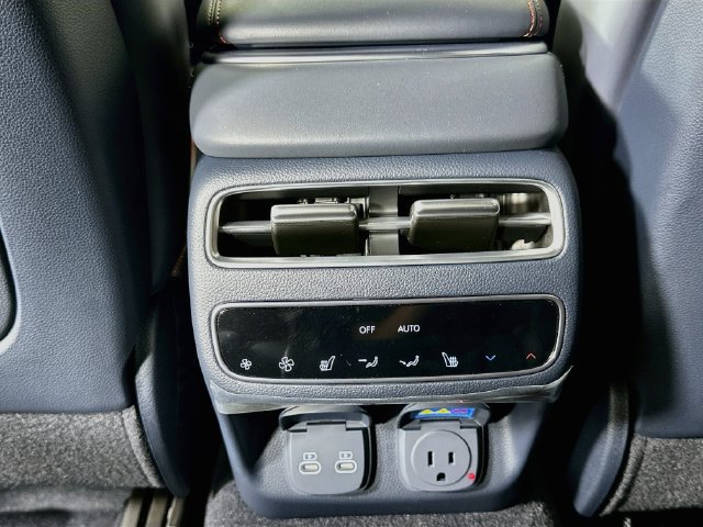 New 2027 Genesis GV70 3.5T Prestige AWD/4WD image 18
