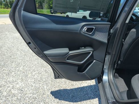 Used 2025 Kia Soul LX w/ LX Technology Package FWD image 27