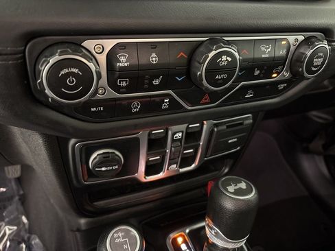 Used 2025 Jeep Wrangler Unlimited Sahara AWD/4WD image 37