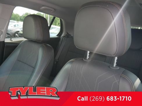 Used 2022 Chevrolet Trax LT w/ LT Convenience Package AWD/4WD image 33