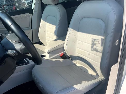 Used 2023 Volkswagen Jetta SE w/ Panoramic Sunroof Package FWD image 10