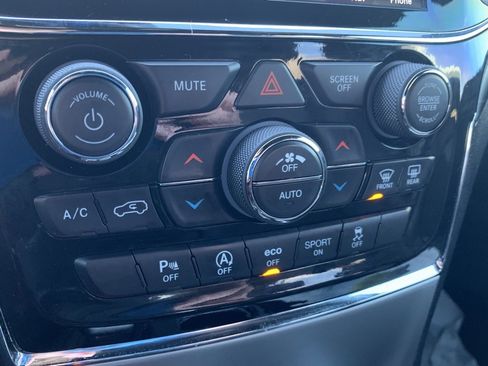 Used 2019 Jeep Grand Cherokee Altitude image 22