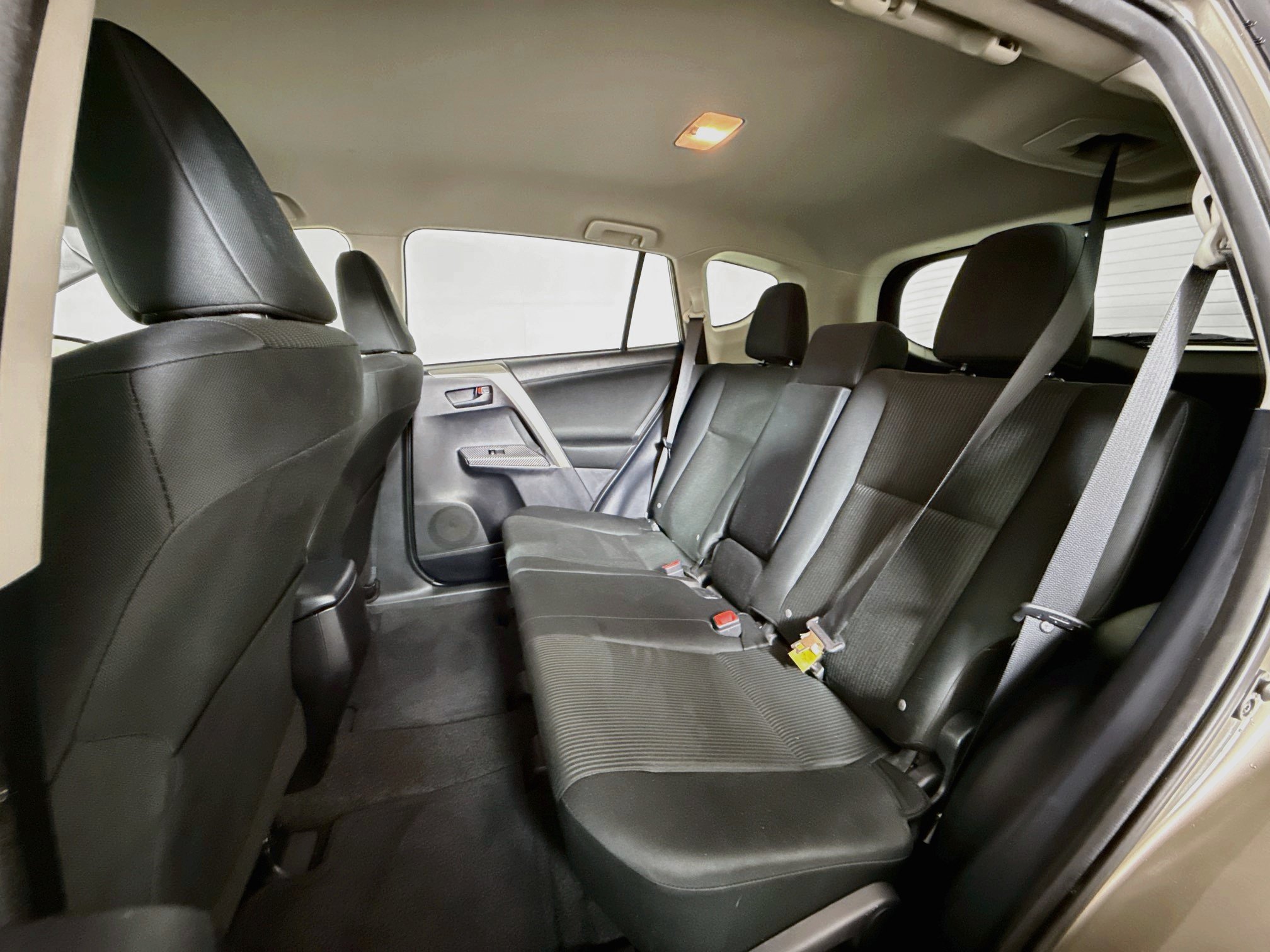 Used 2015 Toyota RAV4 LE AWD/4WD image 21