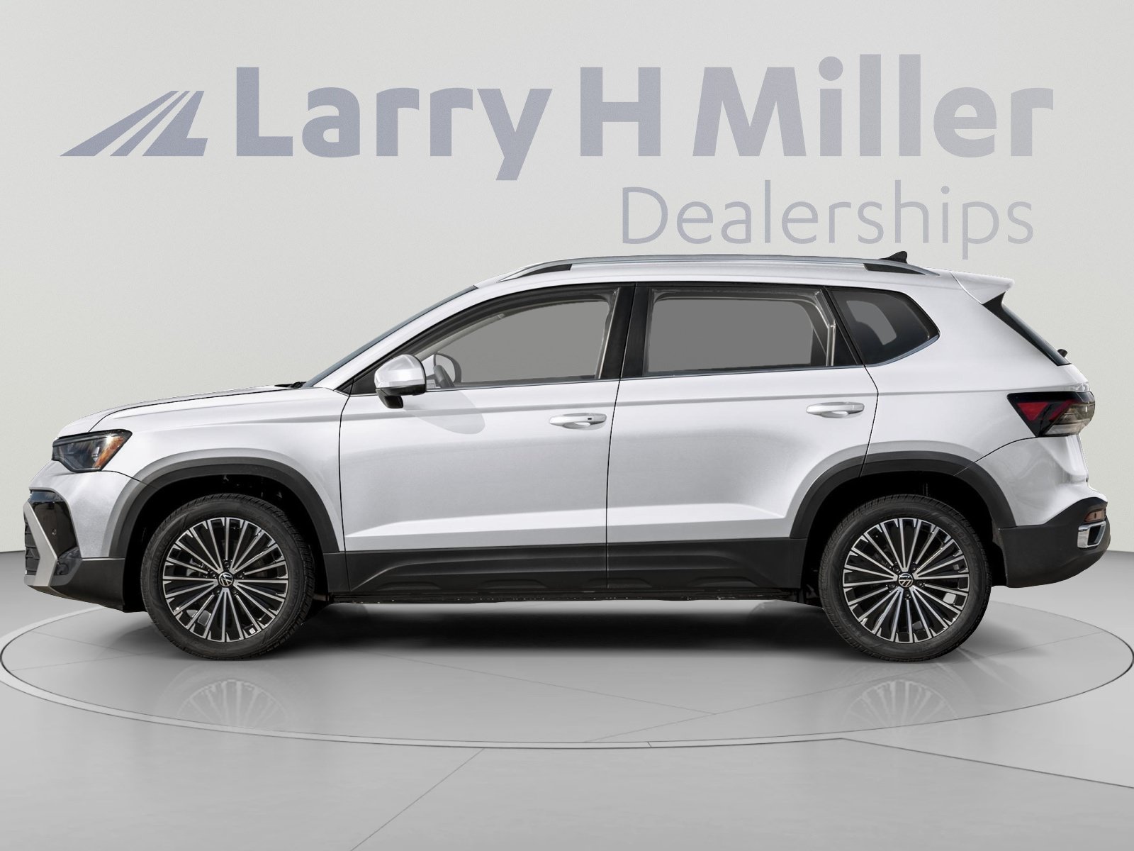Used 2025 Volkswagen Taos SE w/ Panoramic Sunroof Package AWD/4WD image 3