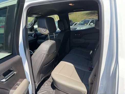 Used 2026 Chevrolet Colorado ZR2 w/ Technology Package image 11