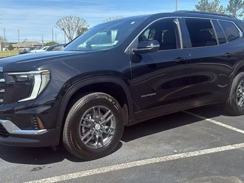 Used 2025 GMC Acadia Elevation image 3