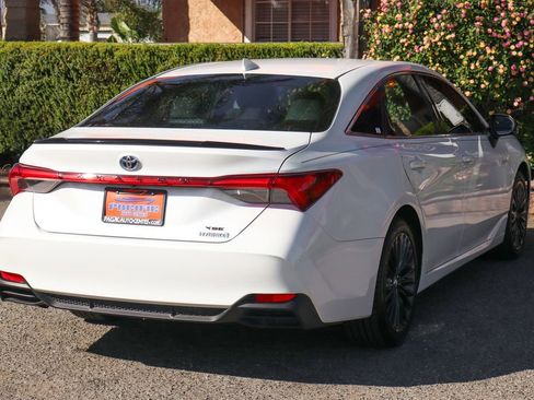 Used 2020 Toyota Avalon XSE image 9
