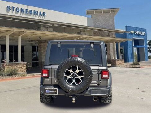 Used 2019 Jeep Wrangler Sport image 6