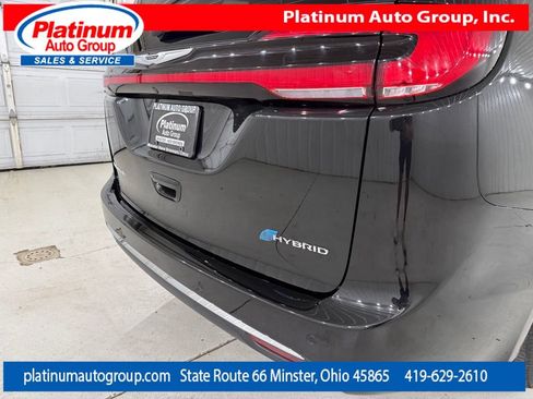 Used 2023 Chrysler Pacifica Limited FWD image 48