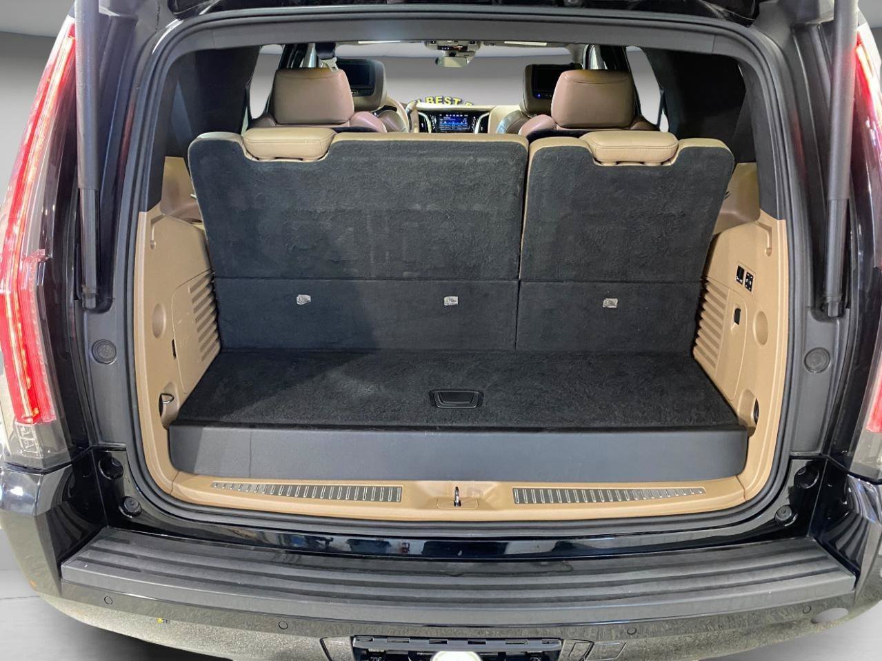 Used 2018 Cadillac Escalade Platinum AWD/4WD image 7
