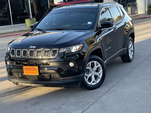 Used 2024 Jeep Compass Latitude image 9