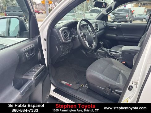 Used 2017 Toyota Tacoma TRD Off-Road image 12