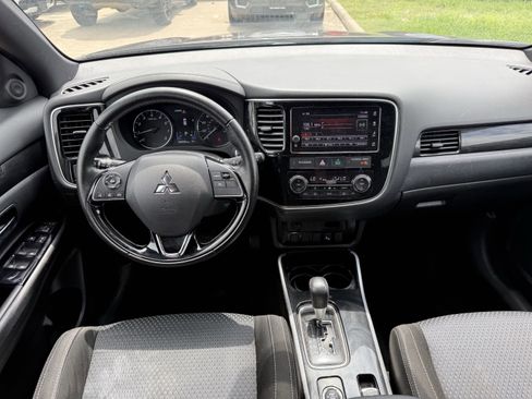 Used 2018 Mitsubishi Outlander ES AWD/4WD image 14