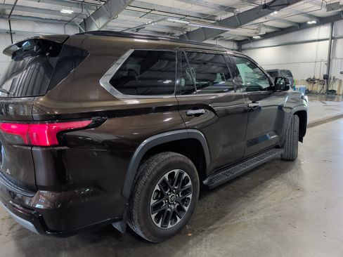 Used 2023 Toyota Sequoia Limited AWD/4WD image 3