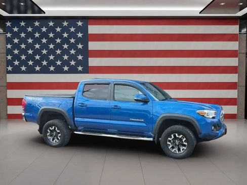 Used 2017 Toyota Tacoma SR image 2