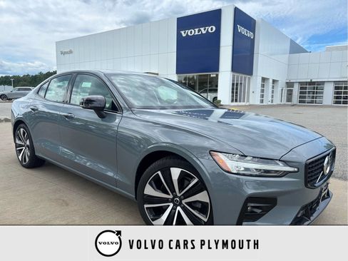 Used 2022 Volvo S60 B5 Momentum w/ Premium Package AWD/4WD image 1
