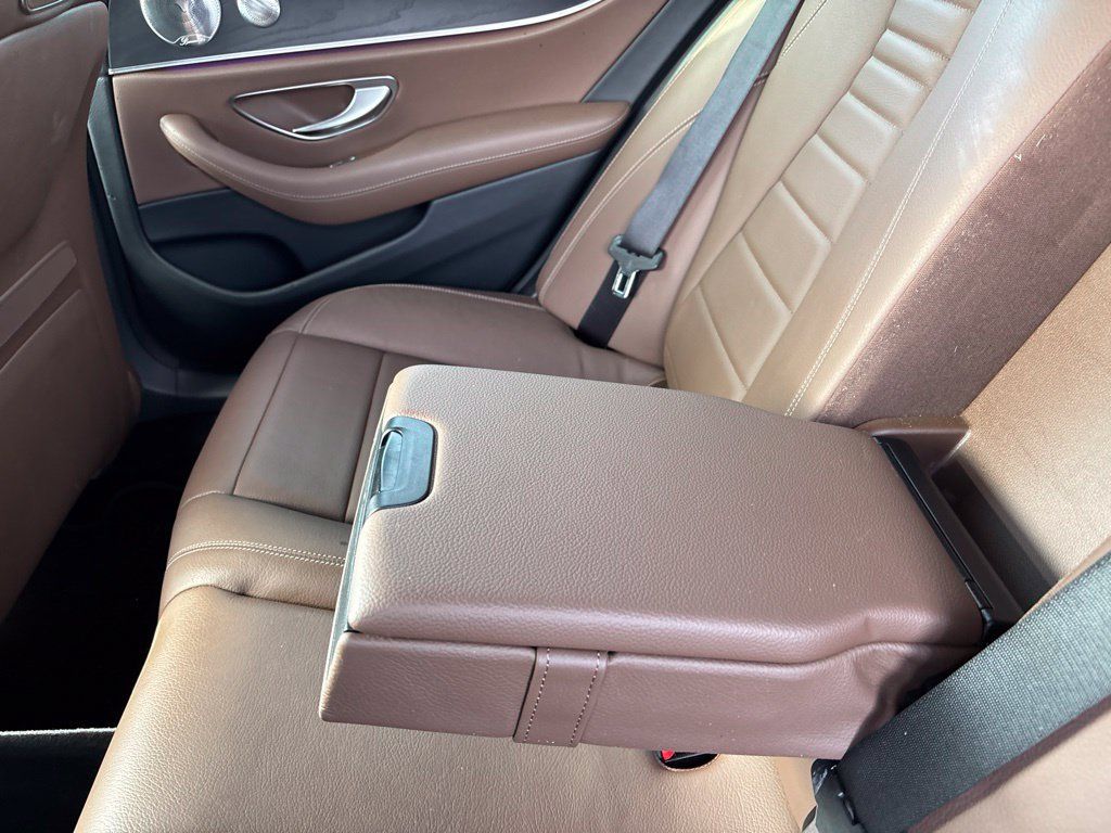 Used 2018 Mercedes-Benz E 400 4MATIC Sedan image 44