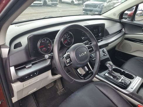 Used 2024 Kia Carnival LX FWD image 12