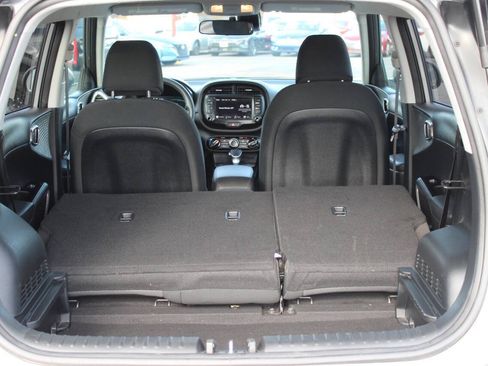 Used 2025 Kia Soul LX w/ LX Technology Package FWD image 14
