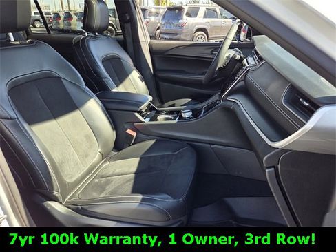 Used 2023 Jeep Grand Cherokee L Laredo image 28