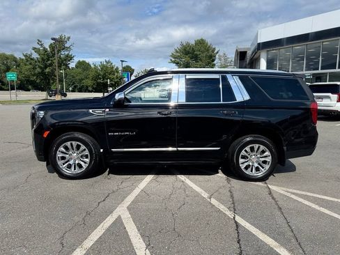 Used 2023 GMC Yukon Denali w/ Advanced Technology Package AWD/4WD image 2