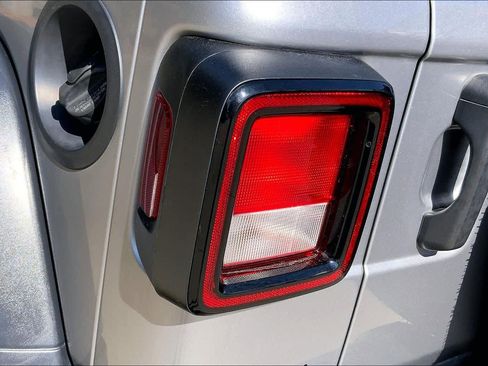 Used 2020 Jeep Wrangler Unlimited Sport S image 28