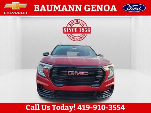 Used 2024 GMC Terrain SLE w/ Driver Convenience Package FWD image 14
