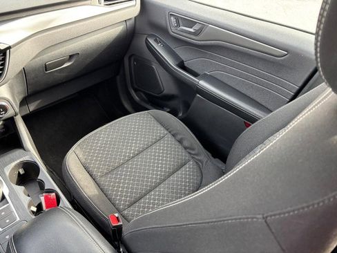 Used 2025 Ford Escape Active image 17