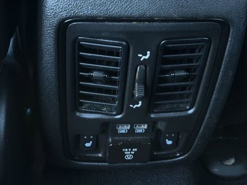 Used 2024 Dodge Durango GT image 18