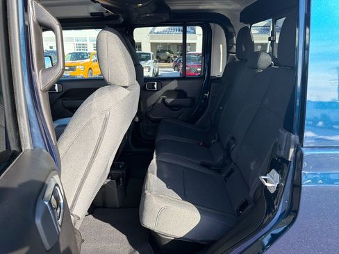 Used 2025 Jeep Gladiator Sport image 24