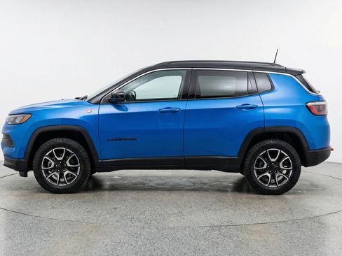 Used 2025 Jeep Compass Trailhawk AWD/4WD image 5