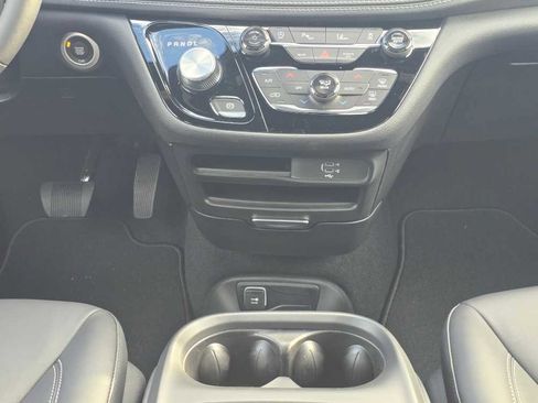 New 2026 Chrysler Pacifica Select image 13