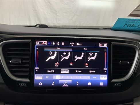 Used 2023 Chrysler Pacifica Touring-L FWD image 26