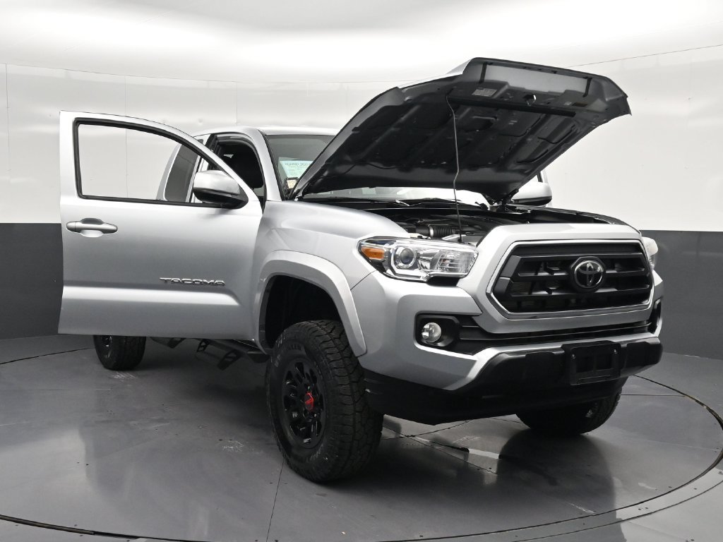 Used 2022 Toyota Tacoma SR5 AWD/4WD image 32