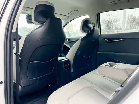 Used 2025 Kia Niro EX image 12