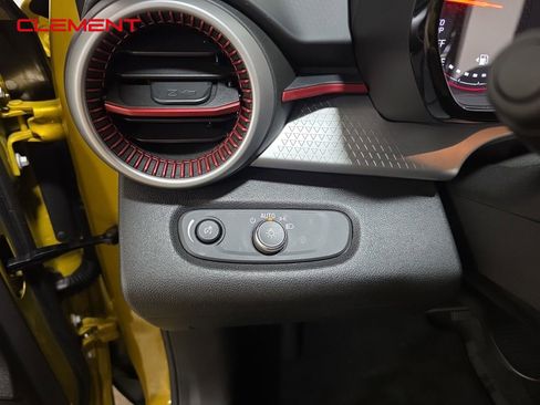 Used 2025 Chevrolet Trax RS image 11