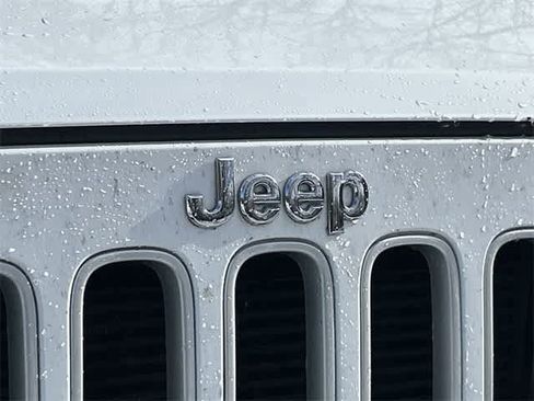 Used 2018 Jeep Wrangler Sahara w/ Connectivity Group image 24