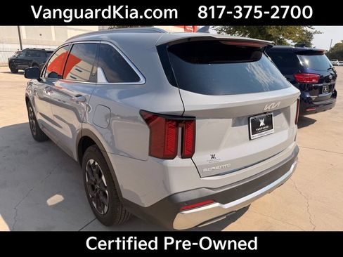 Certified 2025 Kia Sorento S w/ Panoramic Sunroof Package FWD image 2