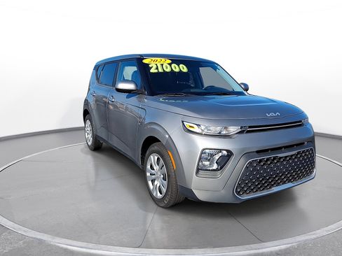 Used 2022 Kia Soul LX FWD image 2