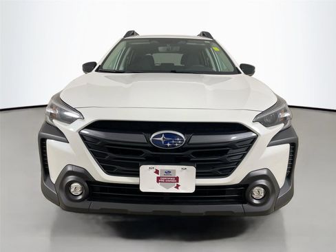 Used 2025 Subaru Outback Premium AWD/4WD image 3