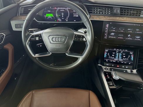 Used 2022 Audi e-tron Premium image 5