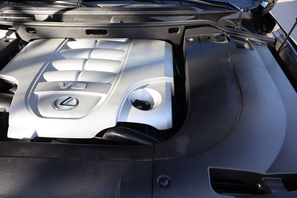 Used 2011 Lexus LX 570 4WD w/ Luxury Pkg image 41