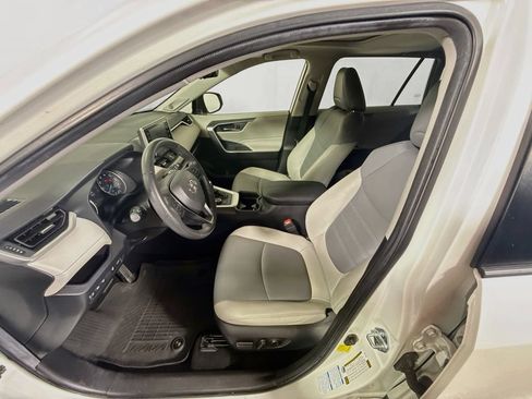 Certified 2021 Toyota RAV4 XLE Premium AWD/4WD image 19