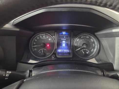 Used 2018 Toyota Tacoma TRD Off-Road AWD/4WD image 14