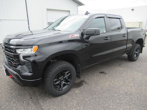 Used 2022 Chevrolet Silverado 1500 LT Trail Boss w/ Convenience Package II AWD/4WD image 1