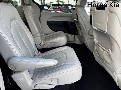Used 2021 Chrysler Pacifica Touring-L w/ Uconnect Theater Family Group image 28