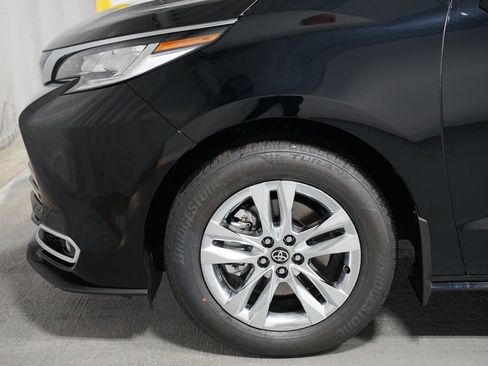 New 2026 Toyota Sienna Limited image 5